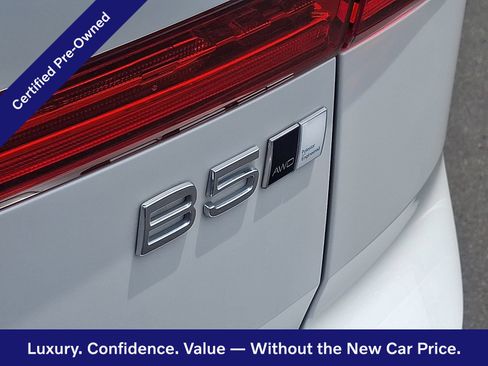 Certified 2024 Volvo XC60 B5 Plus w/ Protection Package Premier AWD/4WD image 31