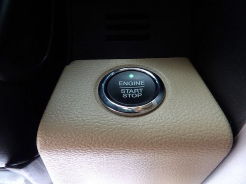 Used 2019 Ford F250 Lariat w/ Lariat Ultimate Package AWD/4WD image 22