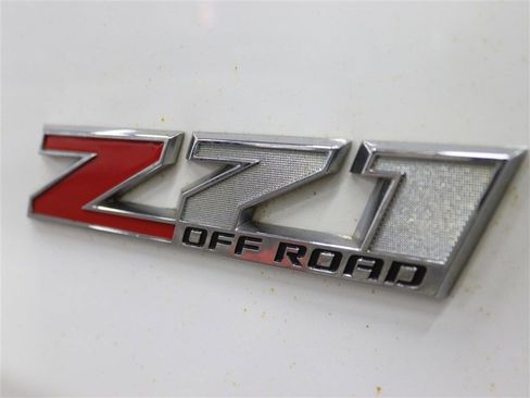 Used 2018 Chevrolet Silverado 2500 LT w/ Custom Sport Edition image 9