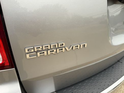 Used 2018 Dodge Grand Caravan SXT FWD image 11