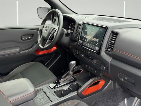 Used 2022 Nissan Frontier PRO-4X image 6