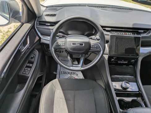 Used 2023 Jeep Grand Cherokee L Laredo AWD/4WD image 14