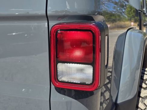 New 2026 Jeep Gladiator Sport AWD/4WD image 9