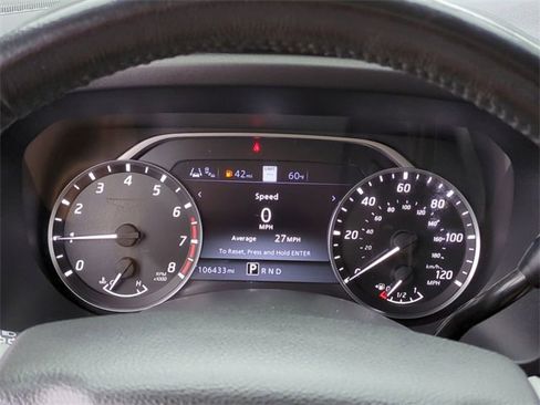 Used 2021 Nissan Titan SV w/ SV Convenience Package image 27