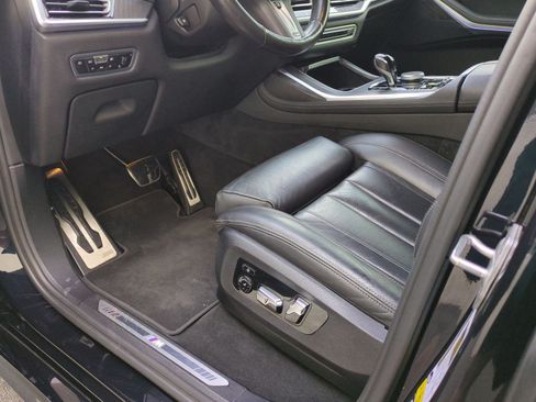Used 2022 BMW X7 xDrive40i w/ M Sport Package AWD/4WD image 16