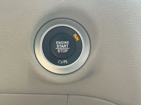 Used 2024 Chrysler Pacifica Touring-L FWD image 28