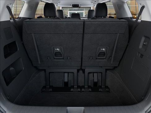 Used 2025 Kia Carnival EX image 19