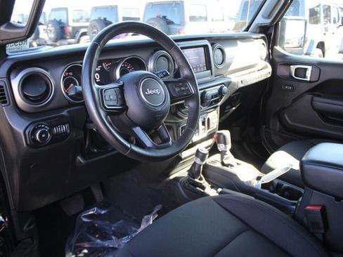 Used 2022 Jeep Wrangler Sport S image 3