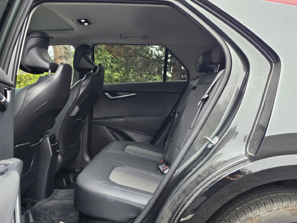 Used 2023 Kia Niro EX Touring FWD image 17