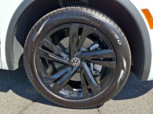 Used 2023 Volkswagen Tiguan SE R-Line AWD/4WD image 8