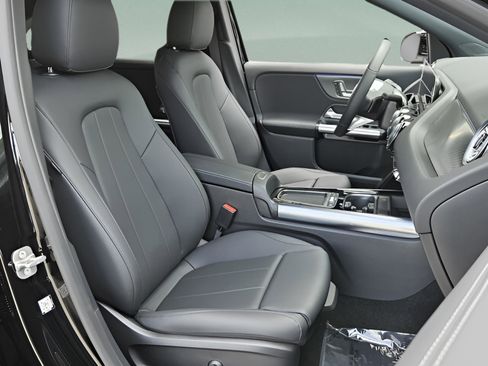 New 2025 Mercedes-Benz GLA 250 image 16