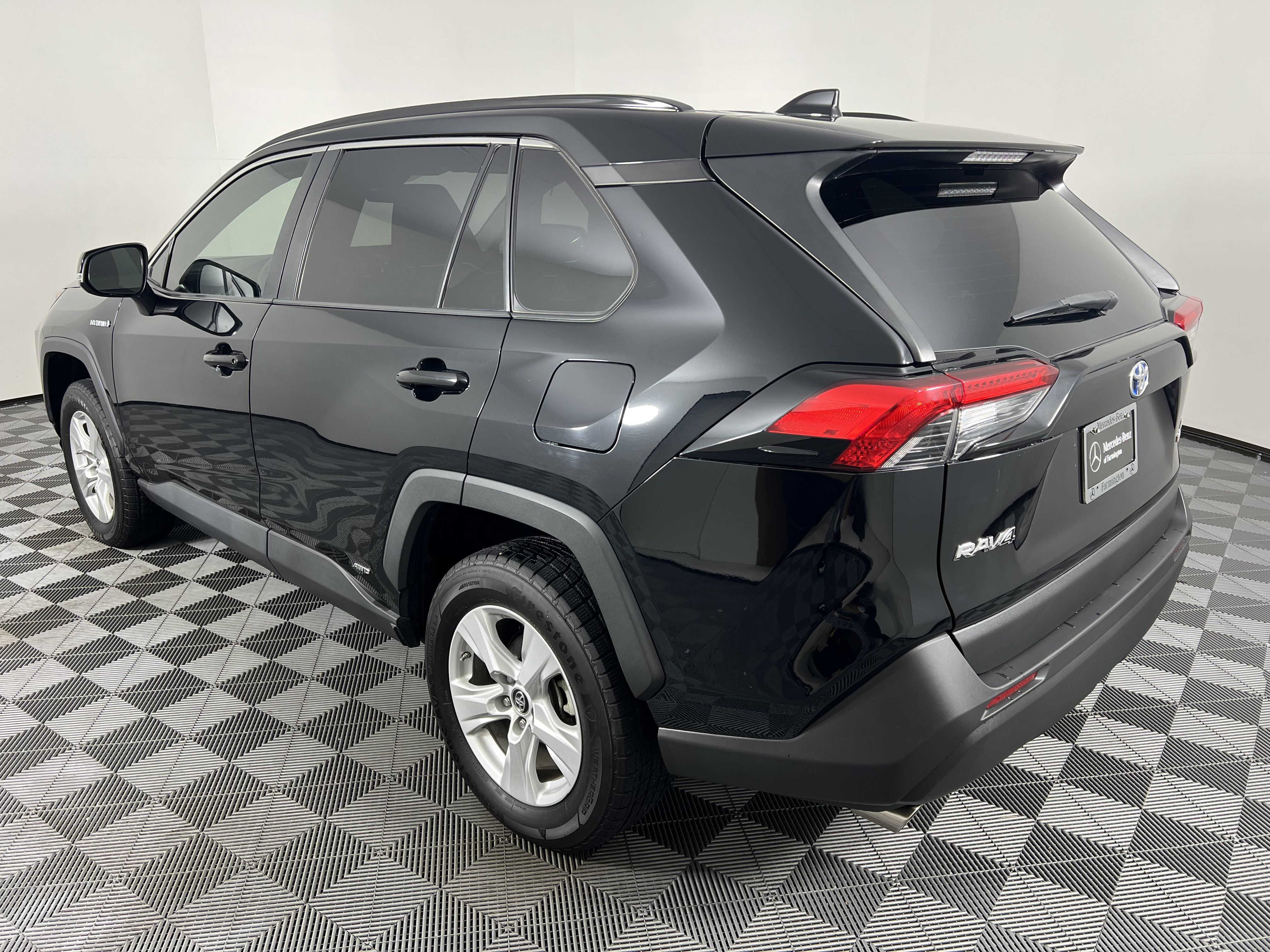 Used 2021 Toyota RAV4 LE AWD/4WD image 10