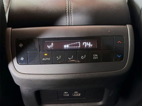 Used 2025 Nissan Pathfinder SL AWD/4WD image 25