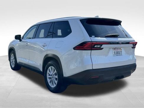 Used 2024 Toyota Grand Highlander FWD image 2