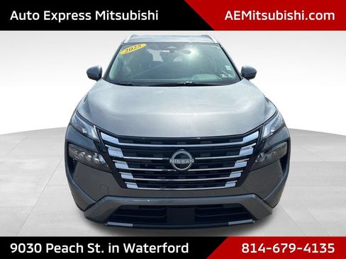 Used 2025 Nissan Rogue SL AWD/4WD image 2
