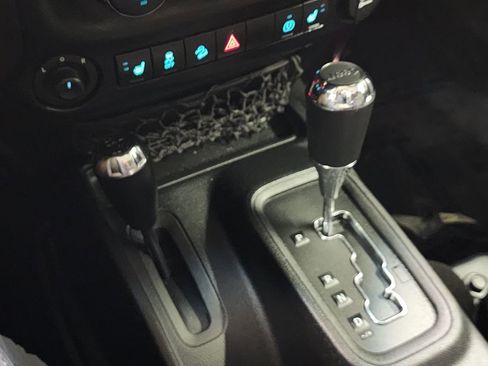 Used 2015 Jeep Wrangler Unlimited Rubicon w/ Connectivity Group image 25