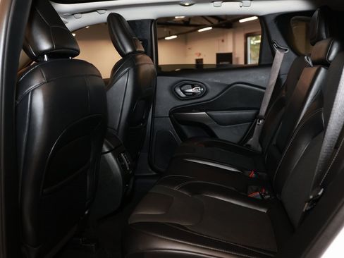 Used 2021 Jeep Cherokee Limited image 12