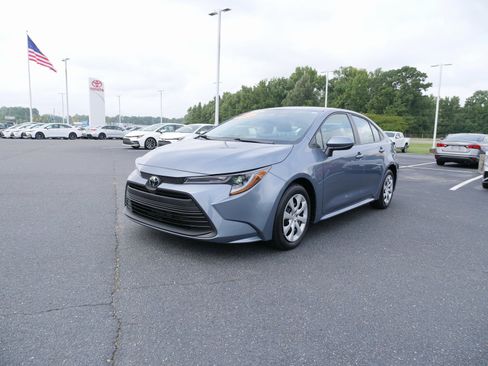 Used 2024 Toyota Corolla LE image 8