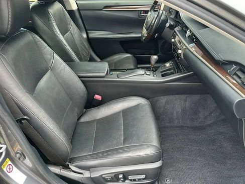 Used 2013 Lexus ES 350 FWD image 24