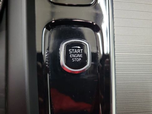 Used 2022 Volvo XC60 B6 R-Design w/ Advanced Package image 32