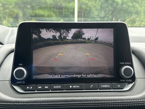 Used 2025 Nissan Rogue SV FWD image 27