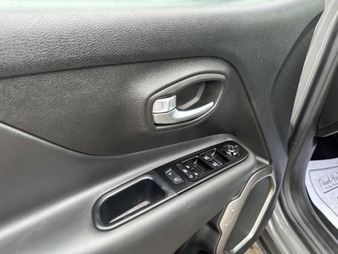 Used 2020 Jeep Renegade Limited AWD/4WD image 18