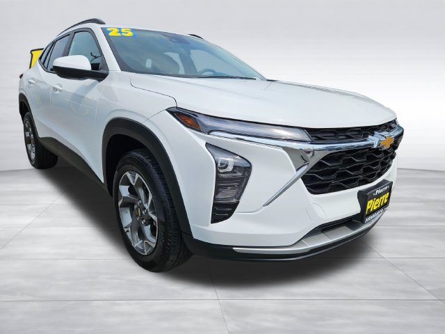 Used 2025 Chevrolet Trax LT FWD image 8