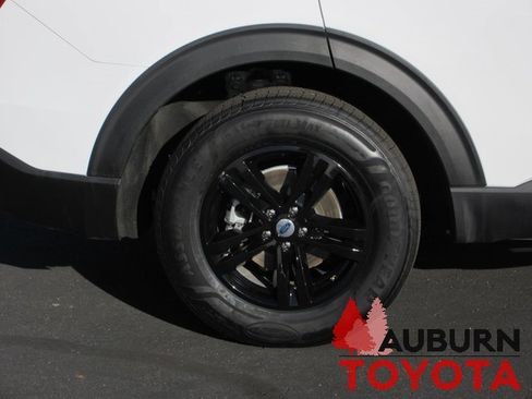 Used 2023 Ford Explorer XLT w/ Equipment Group 202A image 4