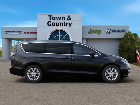 New 2026 Chrysler Pacifica Limited image 47