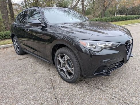 New 2025 Alfa Romeo Stelvio Sprint image 4