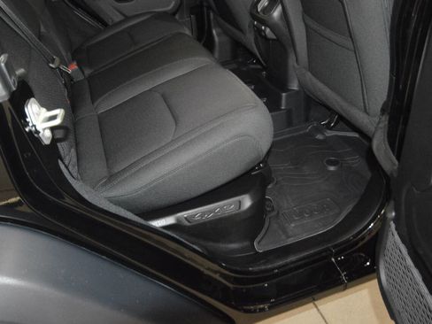 Used 2023 Jeep Wrangler Unlimited w/ Cold Weather Group image 9