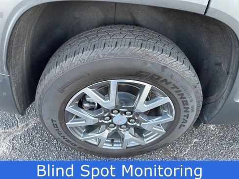 Certified 2023 GMC Acadia SLT w/ Technology Package image 9