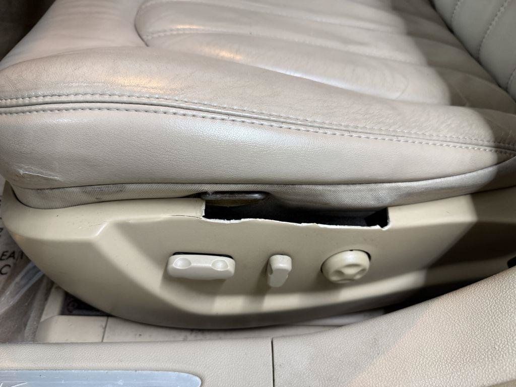 Used 2010 Buick Lucerne CXL FWD image 14