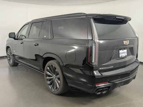 Used 2025 Cadillac Escalade ESV V AWD/4WD image 6