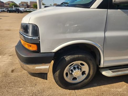 Used 2025 Chevrolet Express 2500 w/ Driver Convenience Package RWD image 7