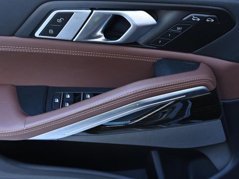 Certified 2025 BMW X6 xDrive40i w/ Premium Package image 30