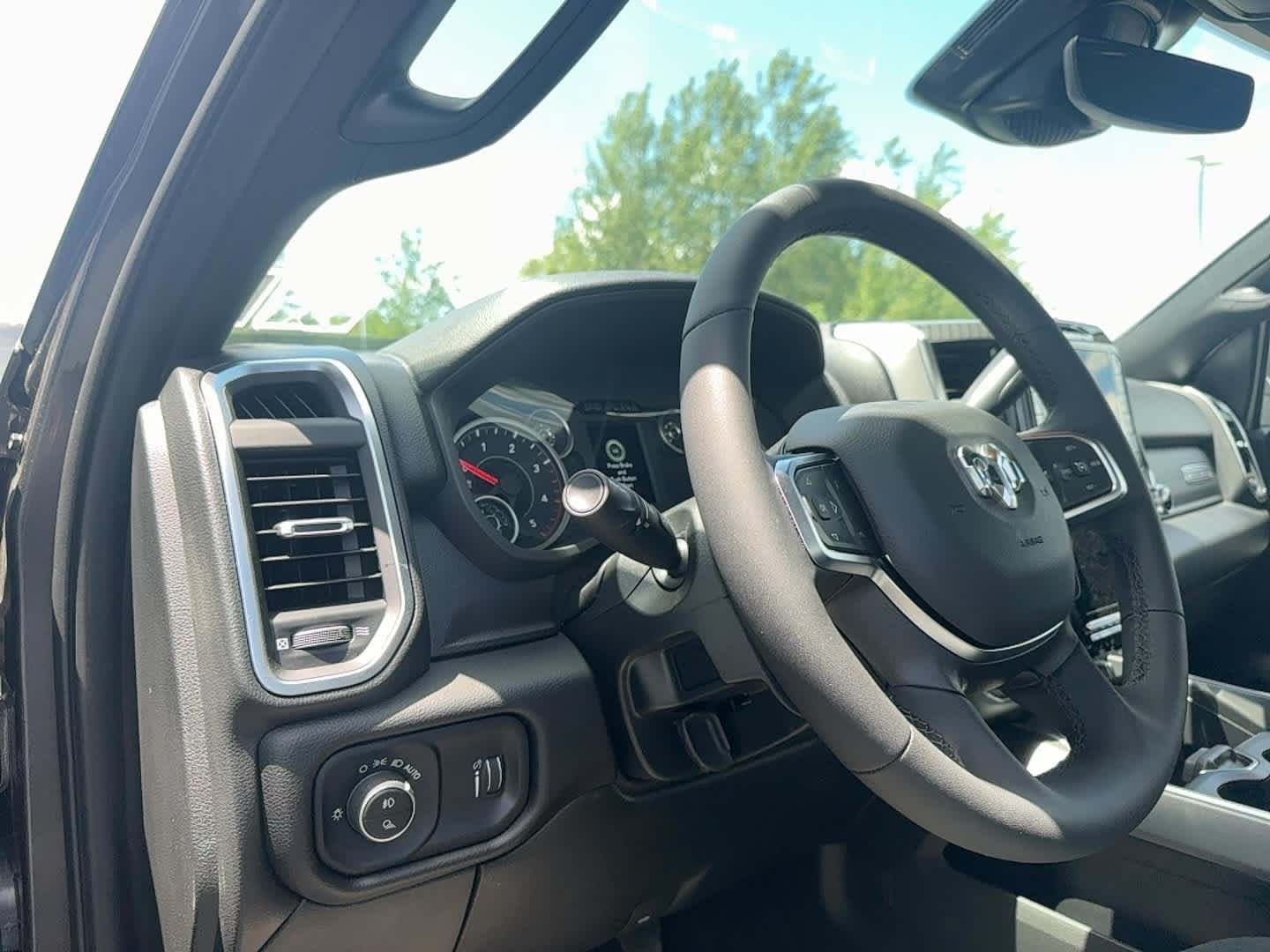 Used 2025 RAM 2500 Big Horn AWD/4WD image 15