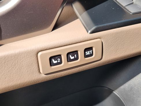 Used 2023 Lexus GX 460 Luxury w/ Accessory Package AWD/4WD image 9