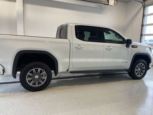 Used 2024 GMC Sierra 1500 AT4 w/ AT4 Premium Package image 9