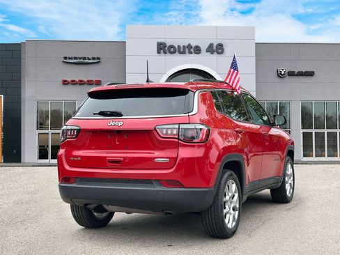 Used 2023 Jeep Compass Latitude w/ Sun and Sound Group AWD/4WD image 5