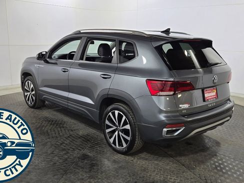 Used 2022 Volkswagen Taos SE FWD image 5