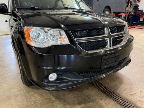 Certified 2020 Dodge Grand Caravan SXT FWD image 2