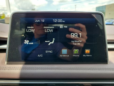 Used 2019 Genesis G70 2.0T Advanced w/ Dynamic Package RWD image 10