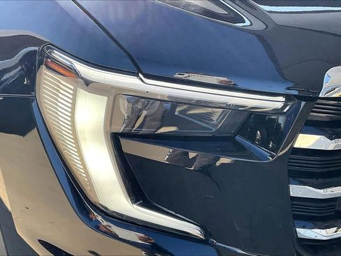 Used 2025 GMC Acadia Elevation image 25