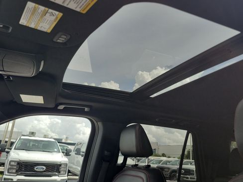 Used 2023 Ford Expedition Limited RWD image 27