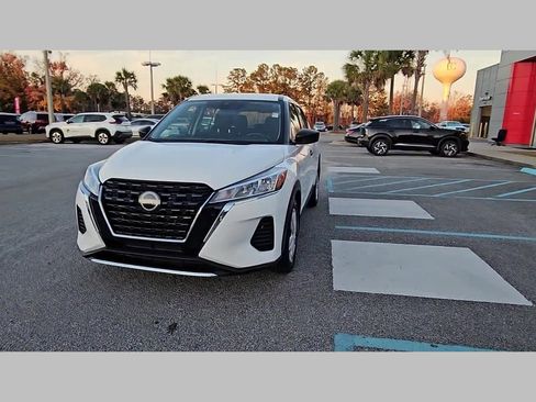 Used 2022 Nissan Kicks S image 22