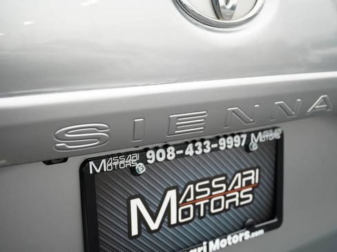 Used 2014 Toyota Sienna LE FWD image 12