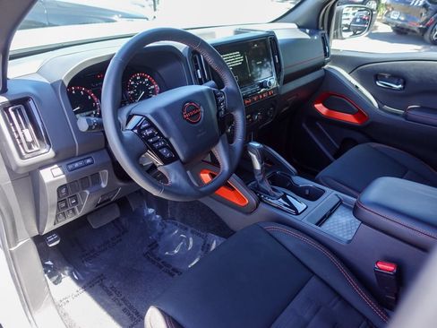 Used 2025 Nissan Frontier PRO-4X AWD/4WD image 13