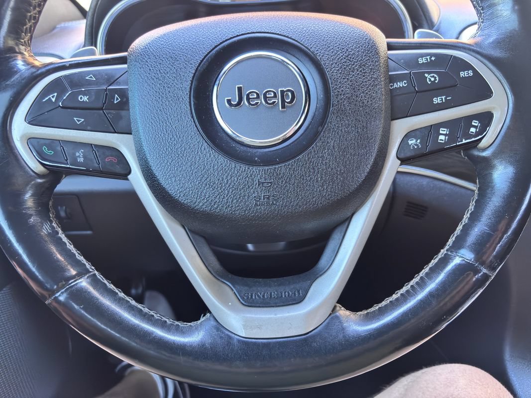 Used 2015 Jeep Grand Cherokee Overland w/ Advanced Technology Group AWD/4WD image 12
