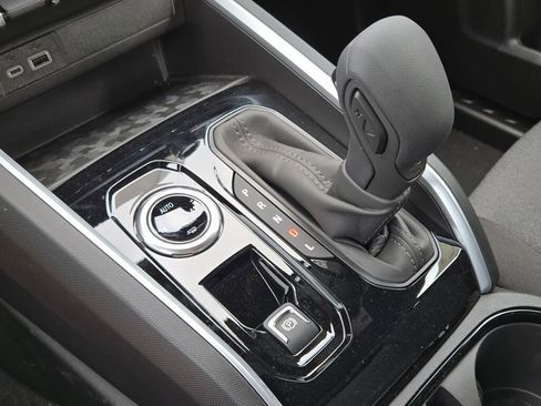 Used 2025 Chevrolet Colorado W/T w/ Advanced Trailering Package image 34